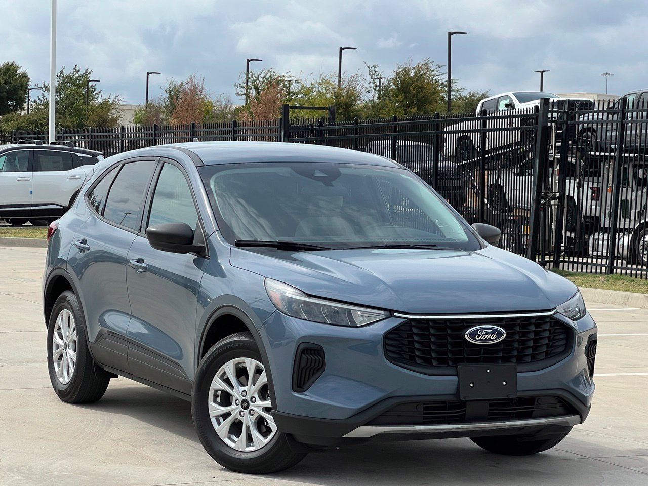 Used 2025 Ford Escape Active w/ Cold Weather Package AWD/4WD image 2