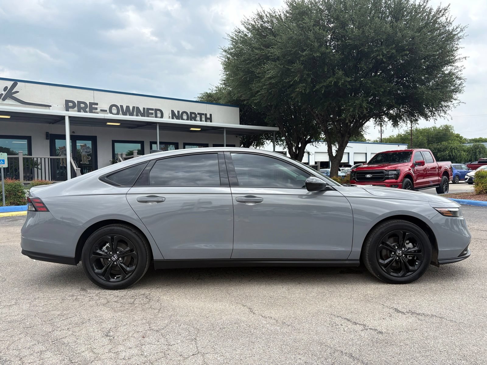 Used 2025 Honda Accord SE image 2