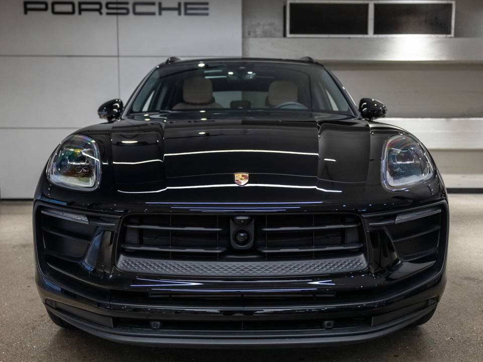 Certified 2026 Porsche Macan AWD/4WD image 11