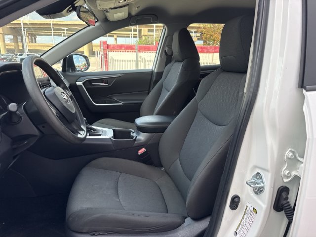 Used 2025 Toyota RAV4 XLE FWD image 26