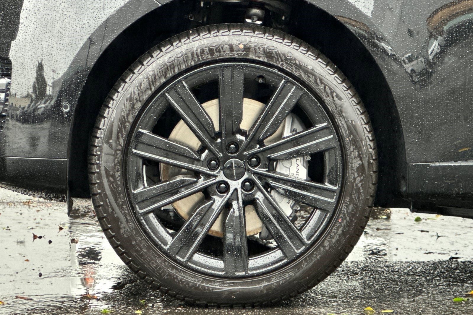 New 2026 Land Rover Range Rover SE image 13