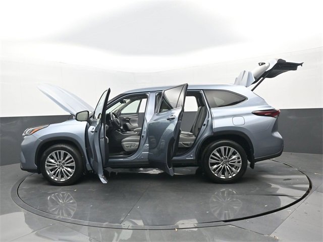 Used 2024 Toyota Highlander Platinum image 35