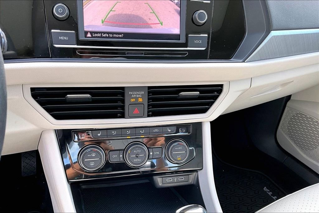 Certified 2023 Volkswagen Jetta SE w/ Panoramic Sunroof Package image 16