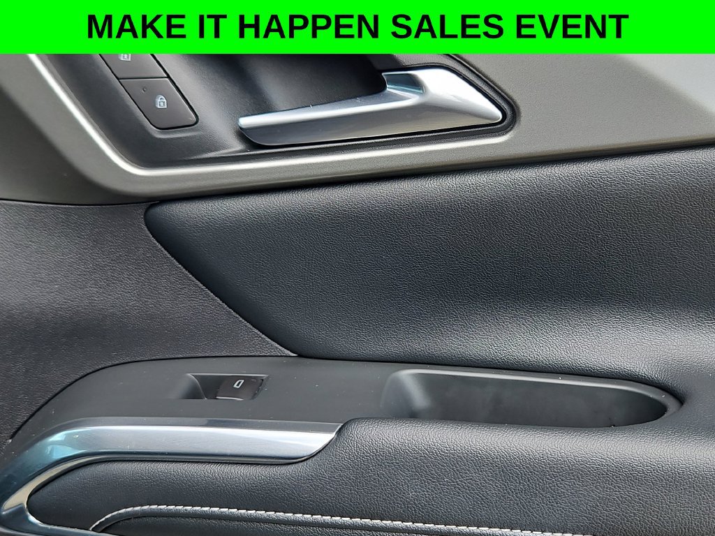 Used 2025 Chevrolet Traverse LT w/ Driver Confidence Package FWD image 32