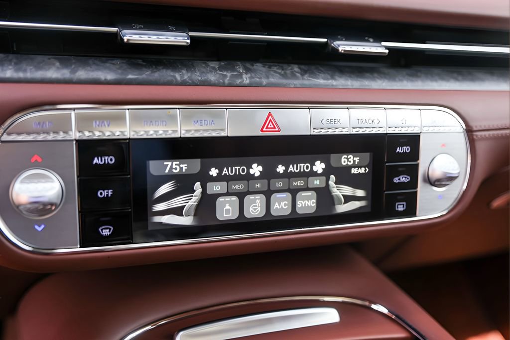 Used 2025 Genesis G90 3.5T AWD/4WD image 18