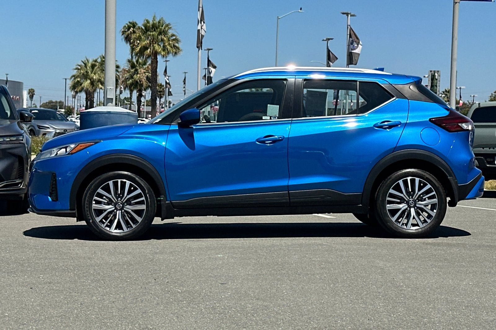 Used 2021 Nissan Kicks SV FWD image 7