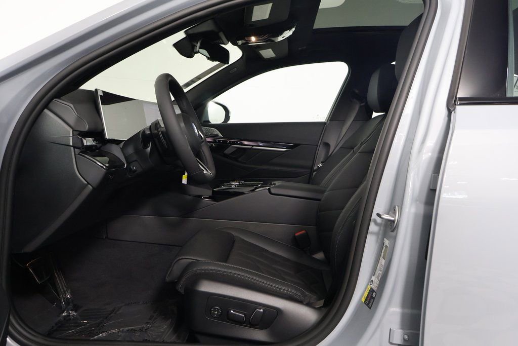 New 2026 BMW i5 eDrive40 w/ Executive Package image 5