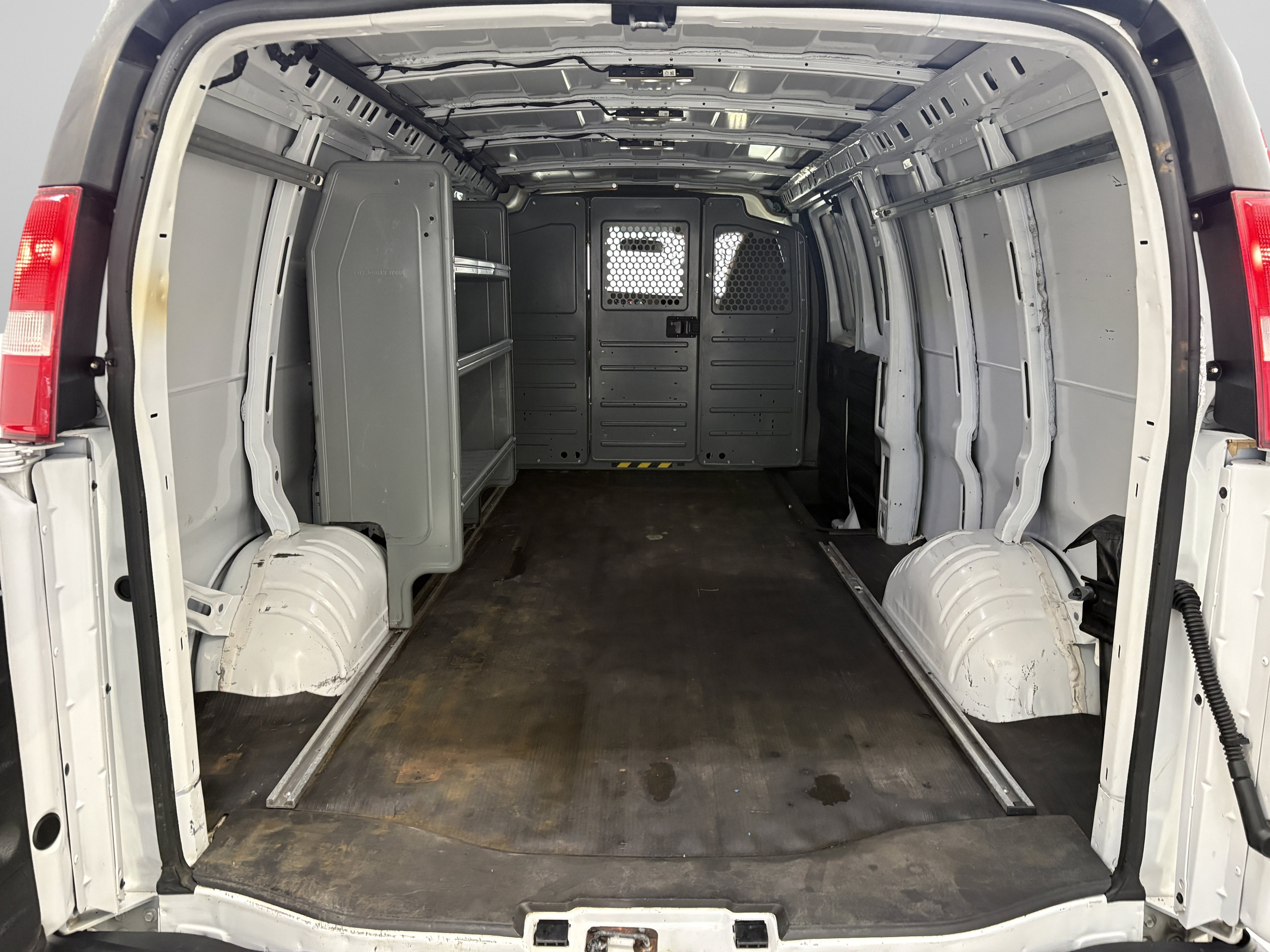 Used 2021 Chevrolet Express 3500 Extended w/ Driver Convenience Package RWD image 9