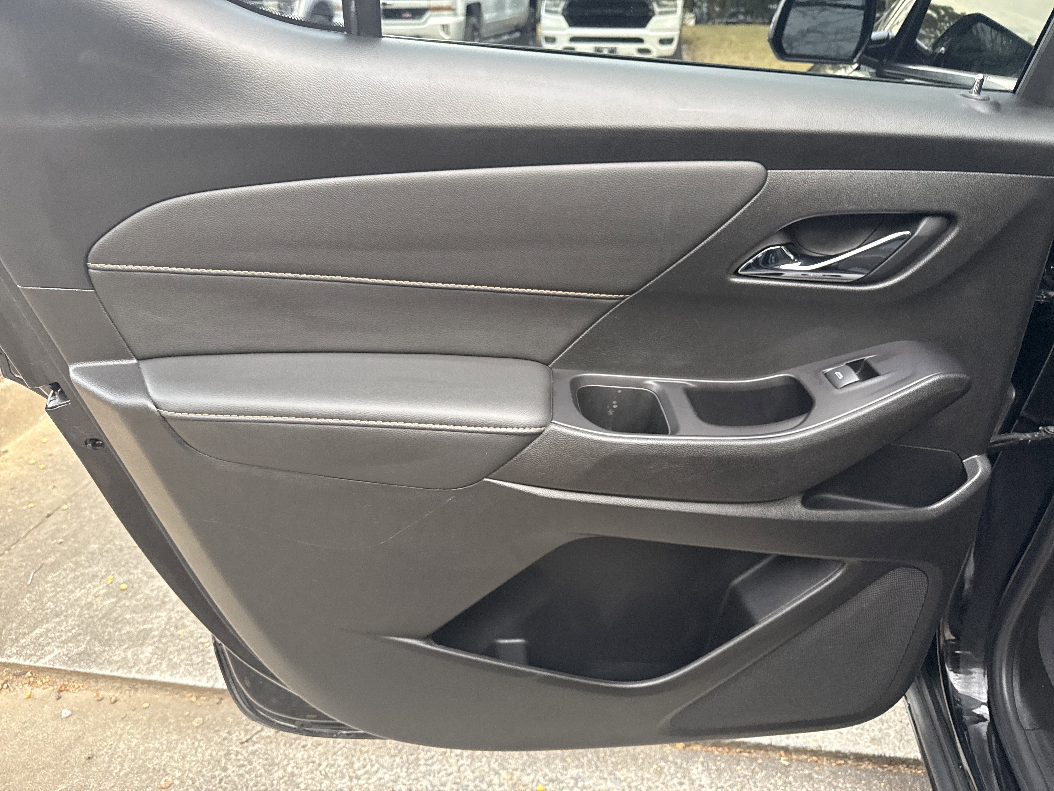 Used 2020 Chevrolet Traverse LS w/ LPO, Blackout Package image 23