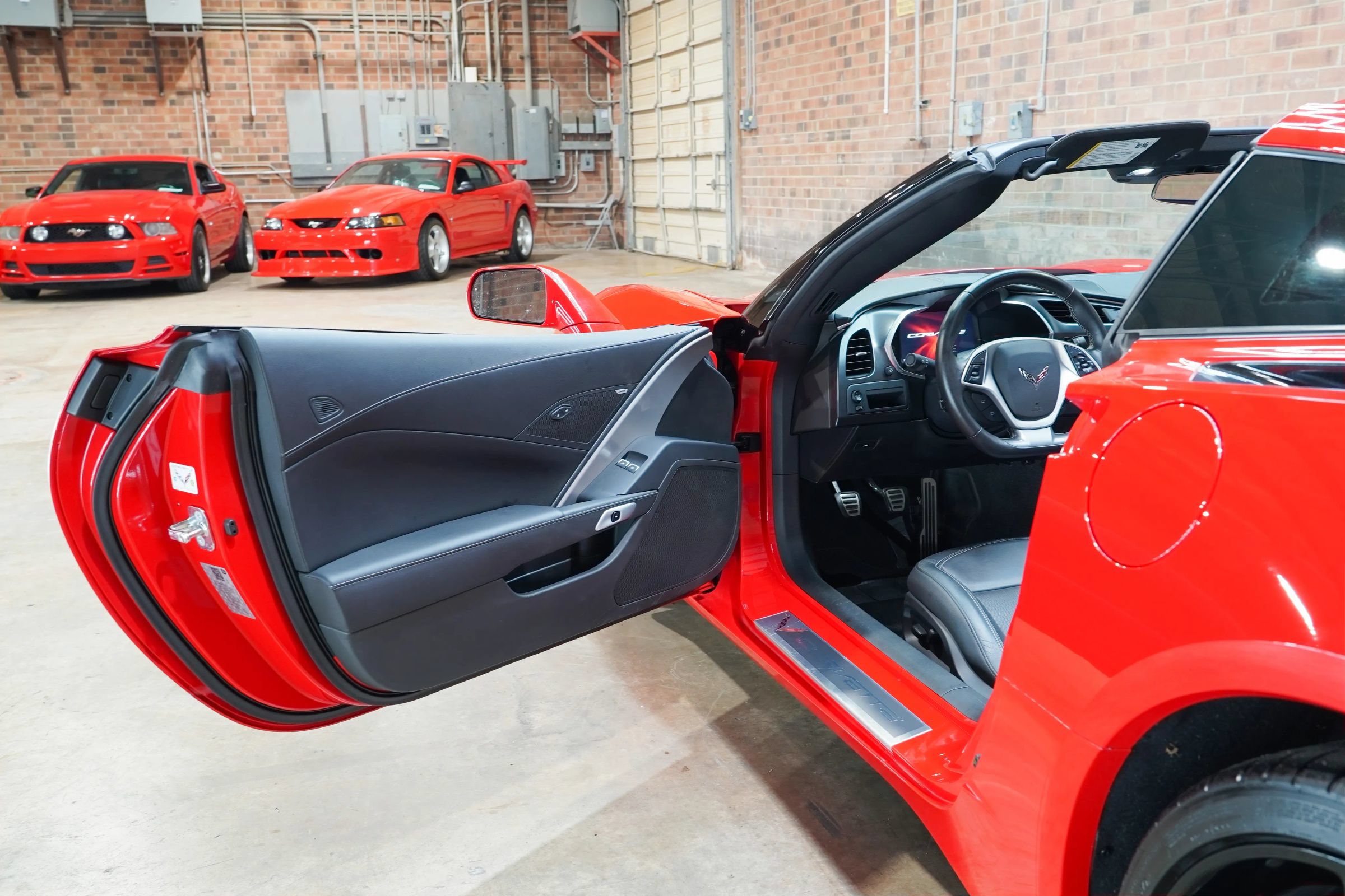 Used 2019 Chevrolet Corvette Stingray Coupe w/ Carbon Flash Badge Package RWD image 38