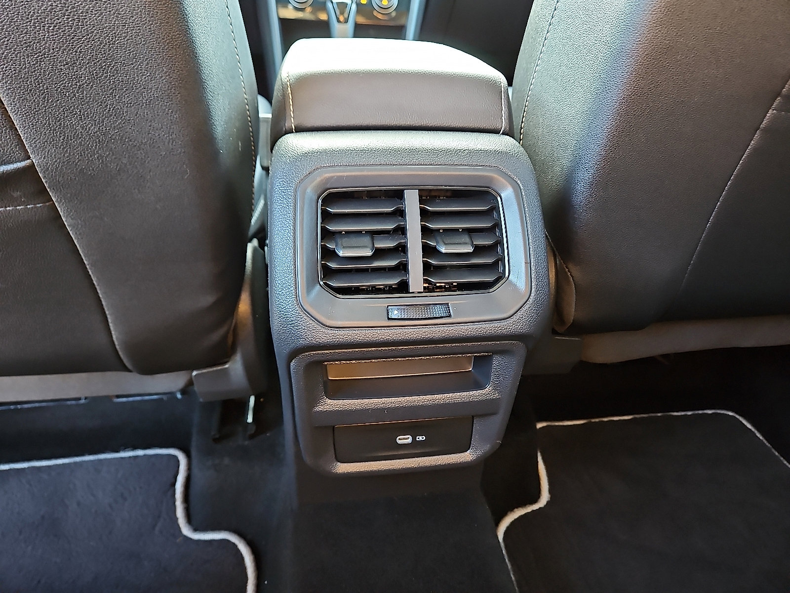 Certified 2023 Volkswagen Taos SEL image 8