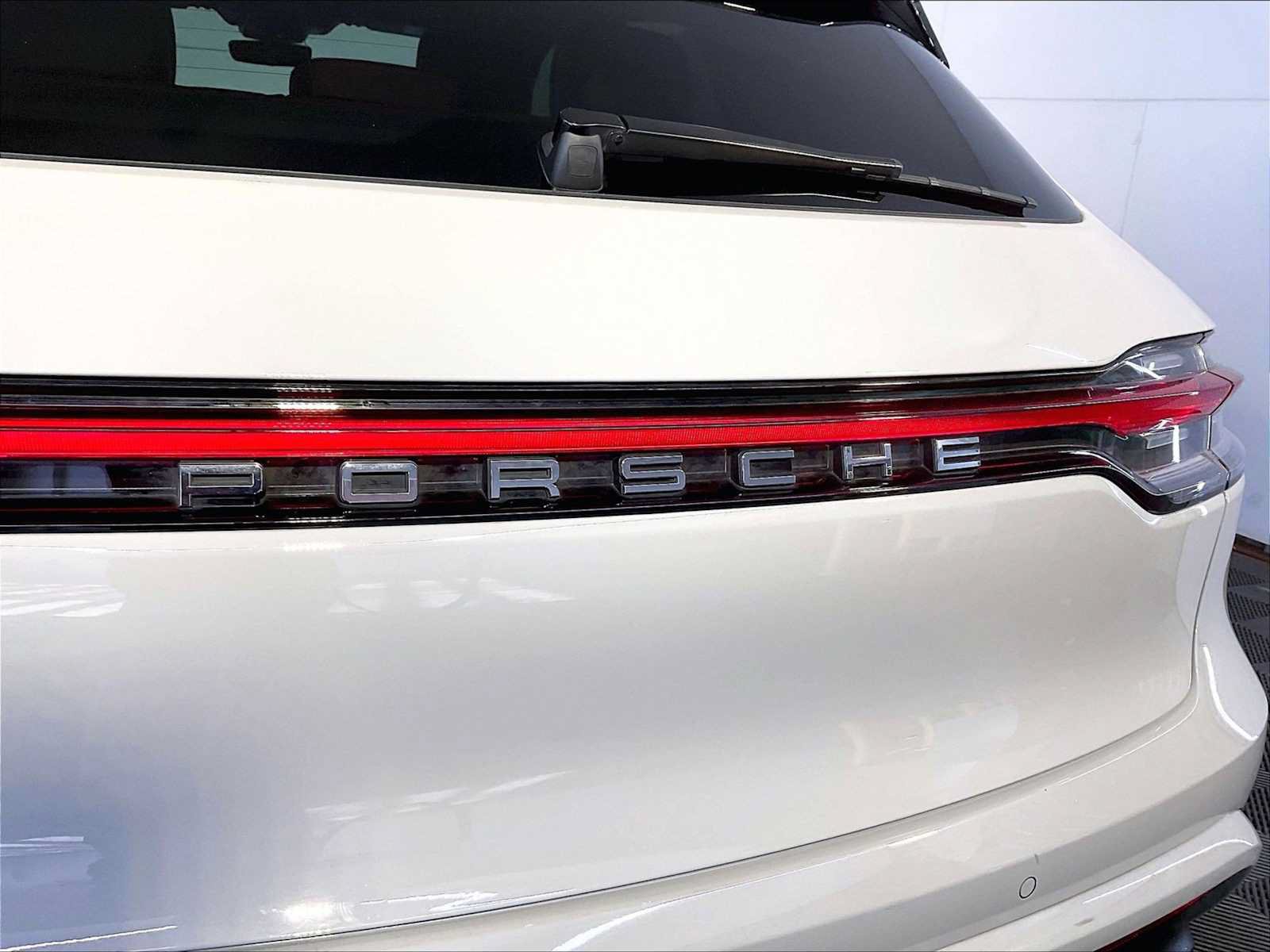 Certified 2023 Porsche Macan S AWD/4WD image 35