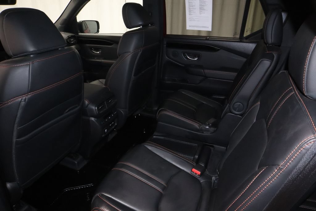 Used 2025 Honda Pilot TrailSport image 21