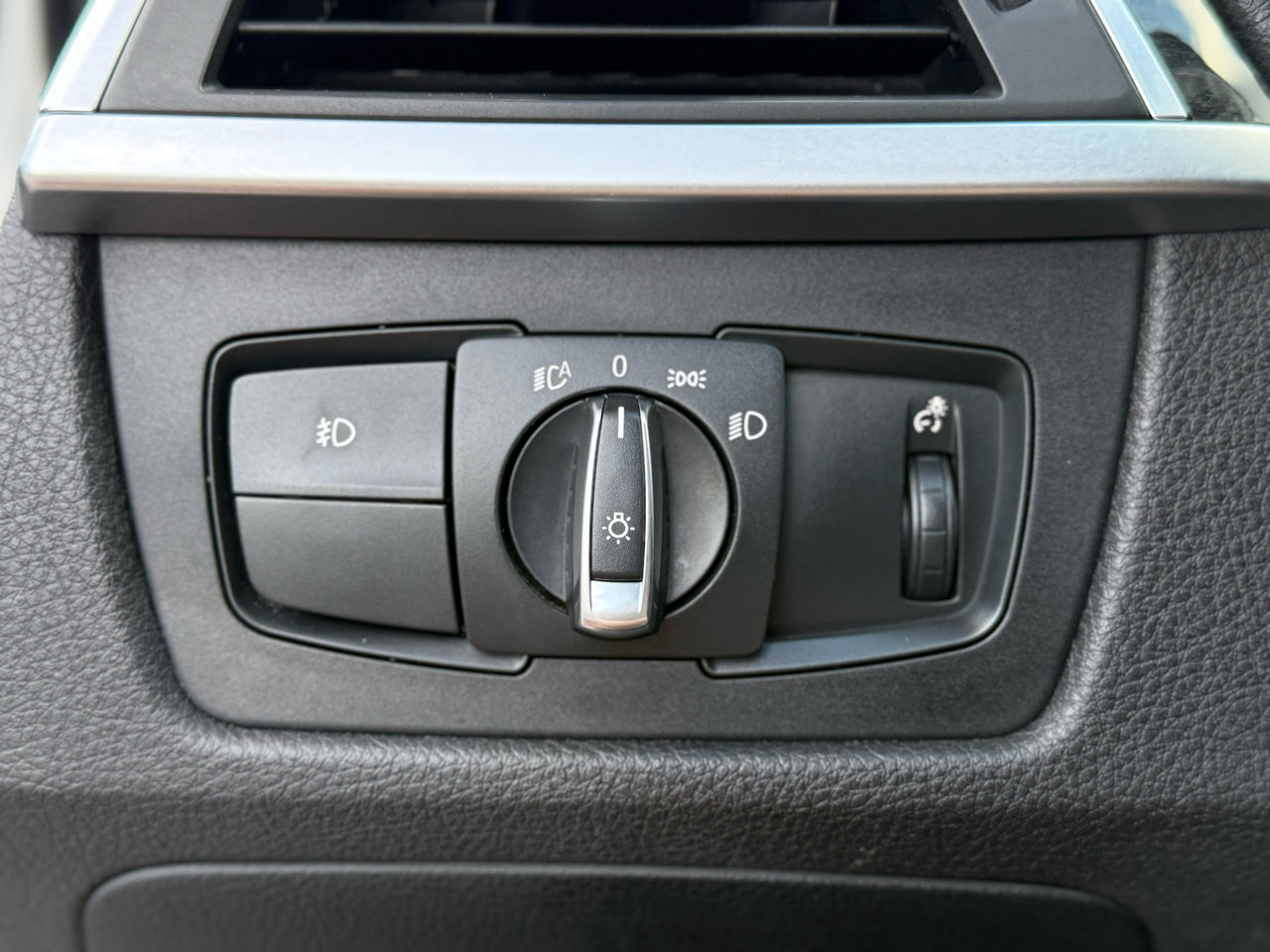 Used 2017 BMW 330i Sedan image 25