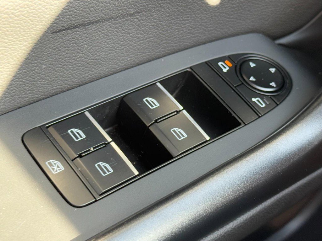 Used 2025 MAZDA CX-50 AWD 2.5 S w/ Premium Package image 21