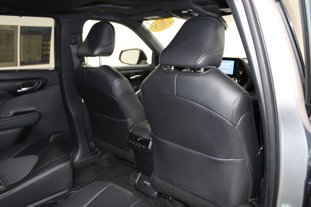 Used 2025 Toyota Highlander XSE image 34