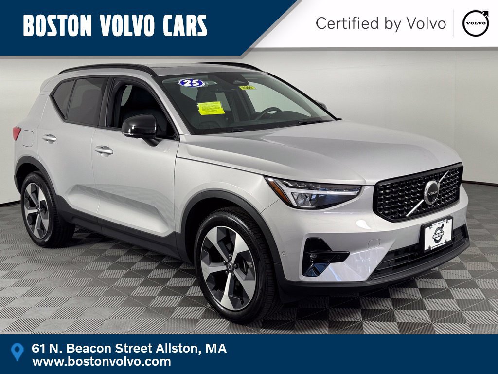 Certified 2025 Volvo XC40 B5 Plus AWD/4WD image 1