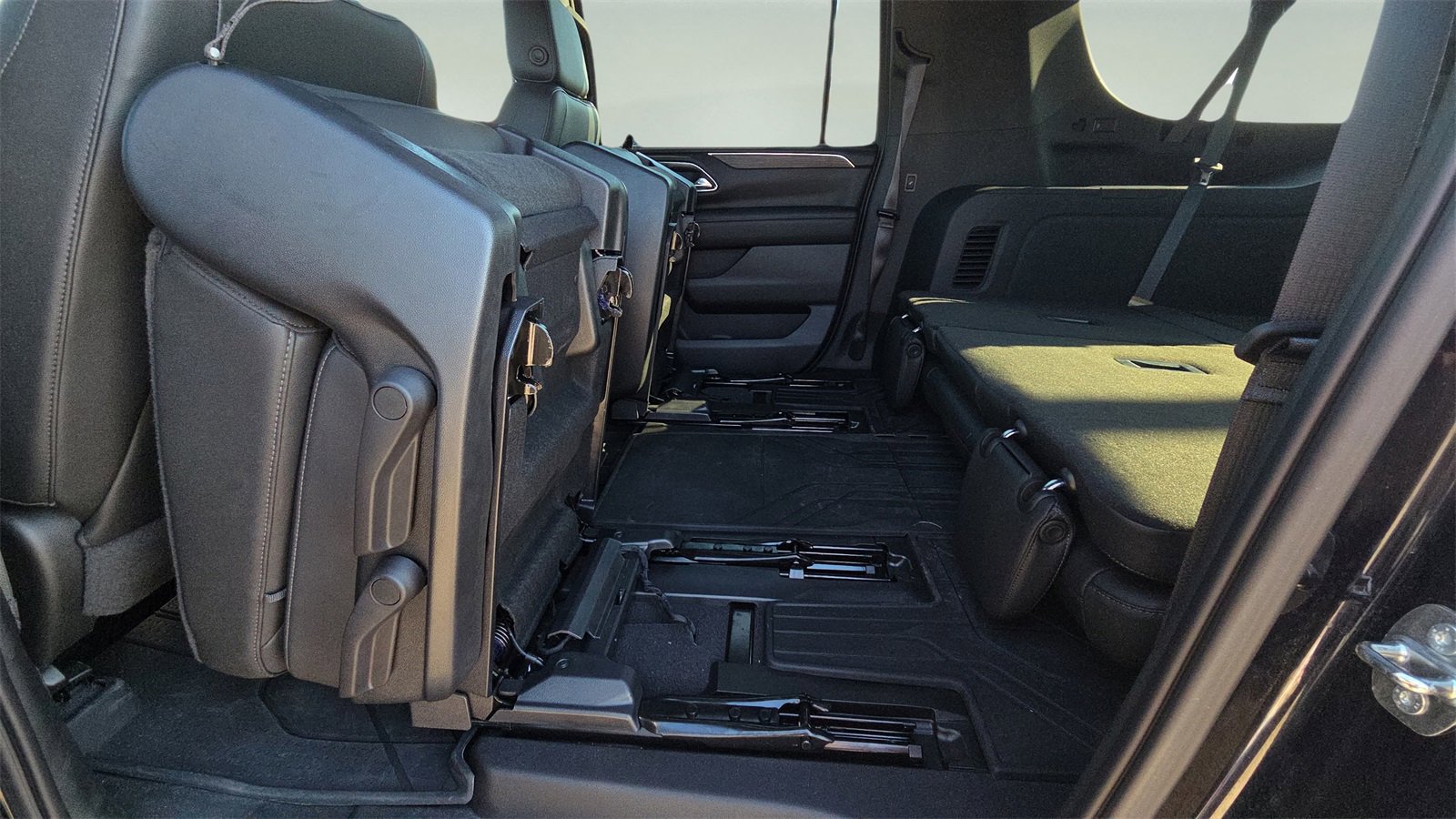 Used 2022 Chevrolet Suburban Z71 w/ Z71 Off-Road Package image 26