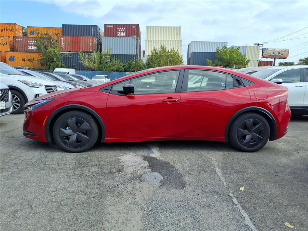 Used 2023 Toyota Prius LE image 4