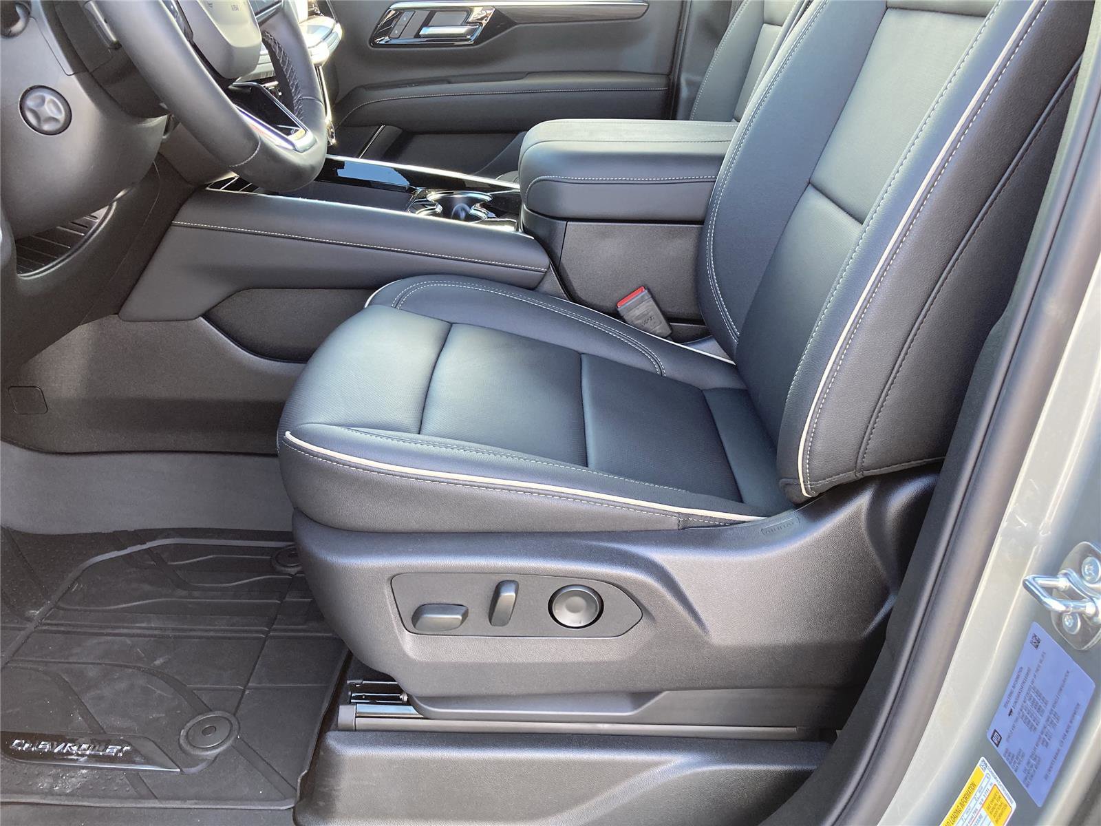 New 2026 Chevrolet Suburban Premier image 22