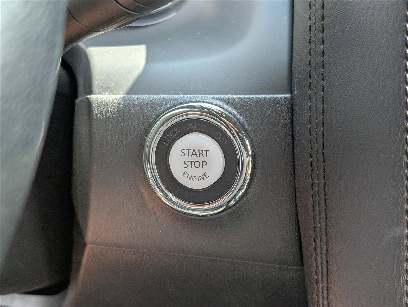 Used 2023 Nissan Armada SL w/ Midnight Edition Package image 25