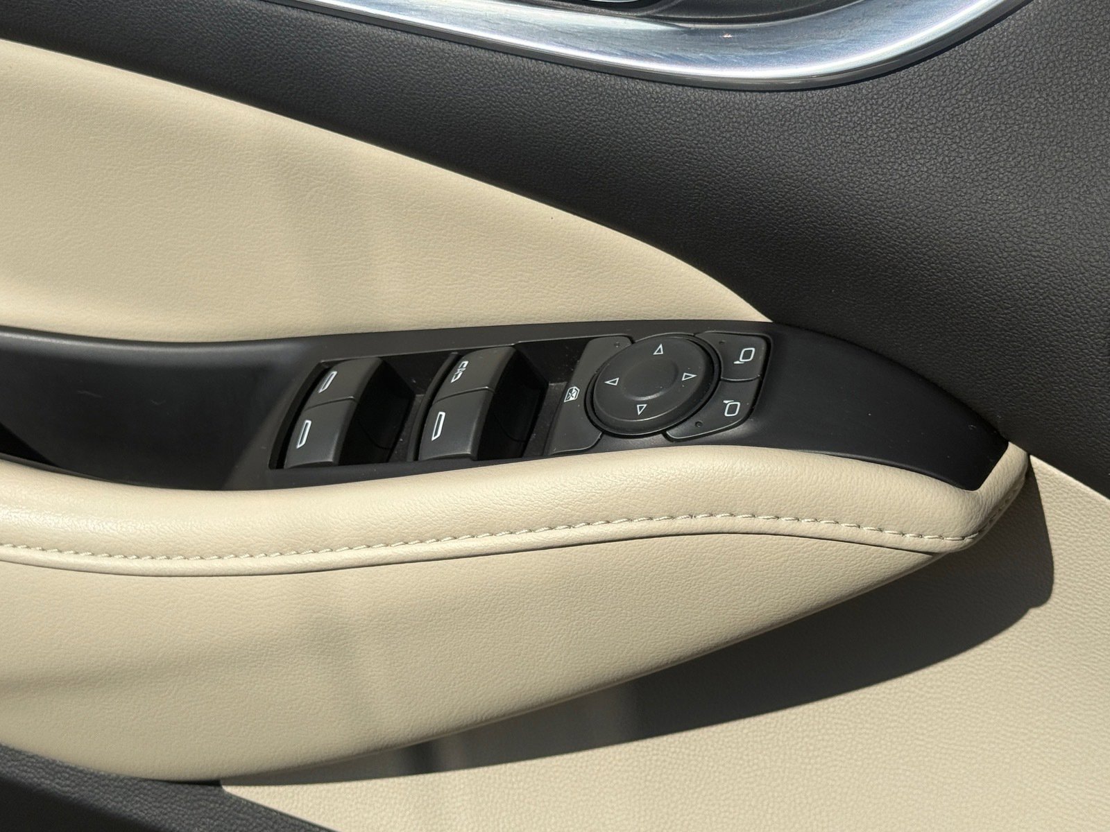Used 2018 Buick Enclave Essence image 23