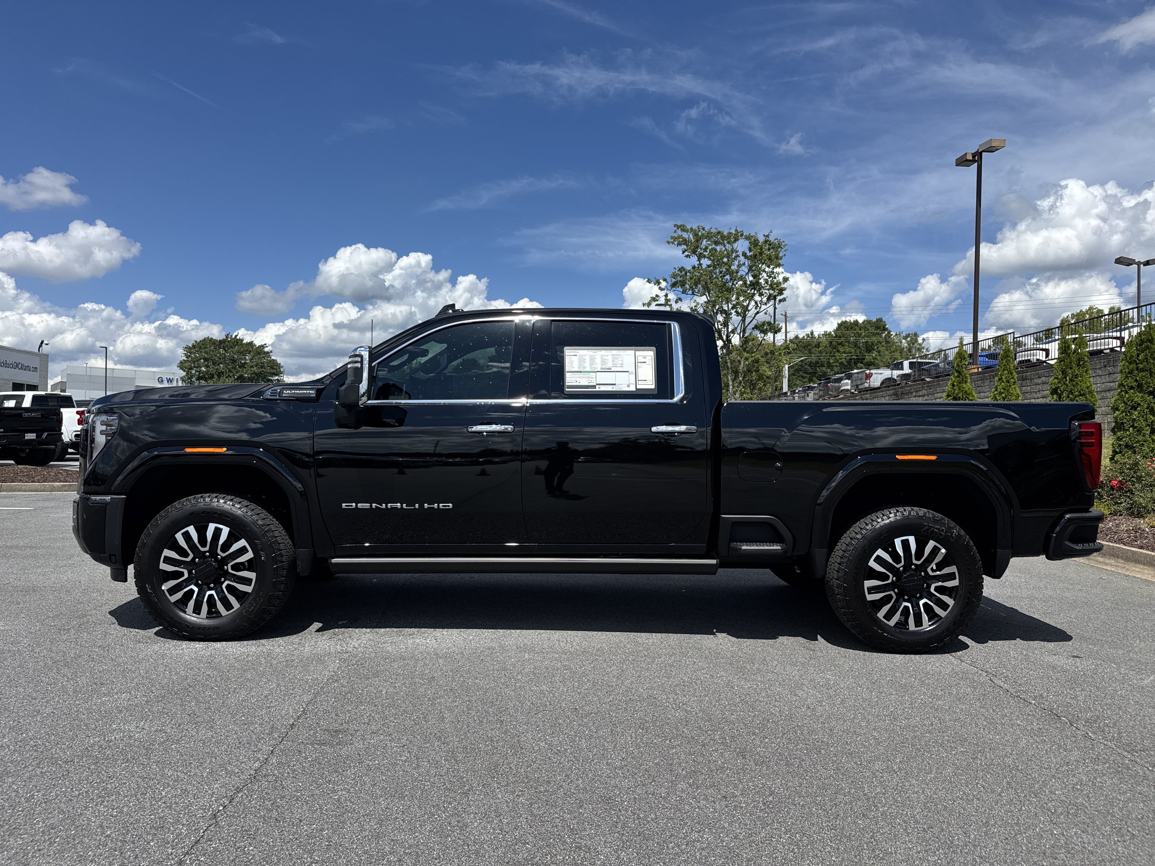 New 2026 GMC Sierra 2500 Denali Ultimate w/ LPO, Black Badging Package AWD/4WD image 7