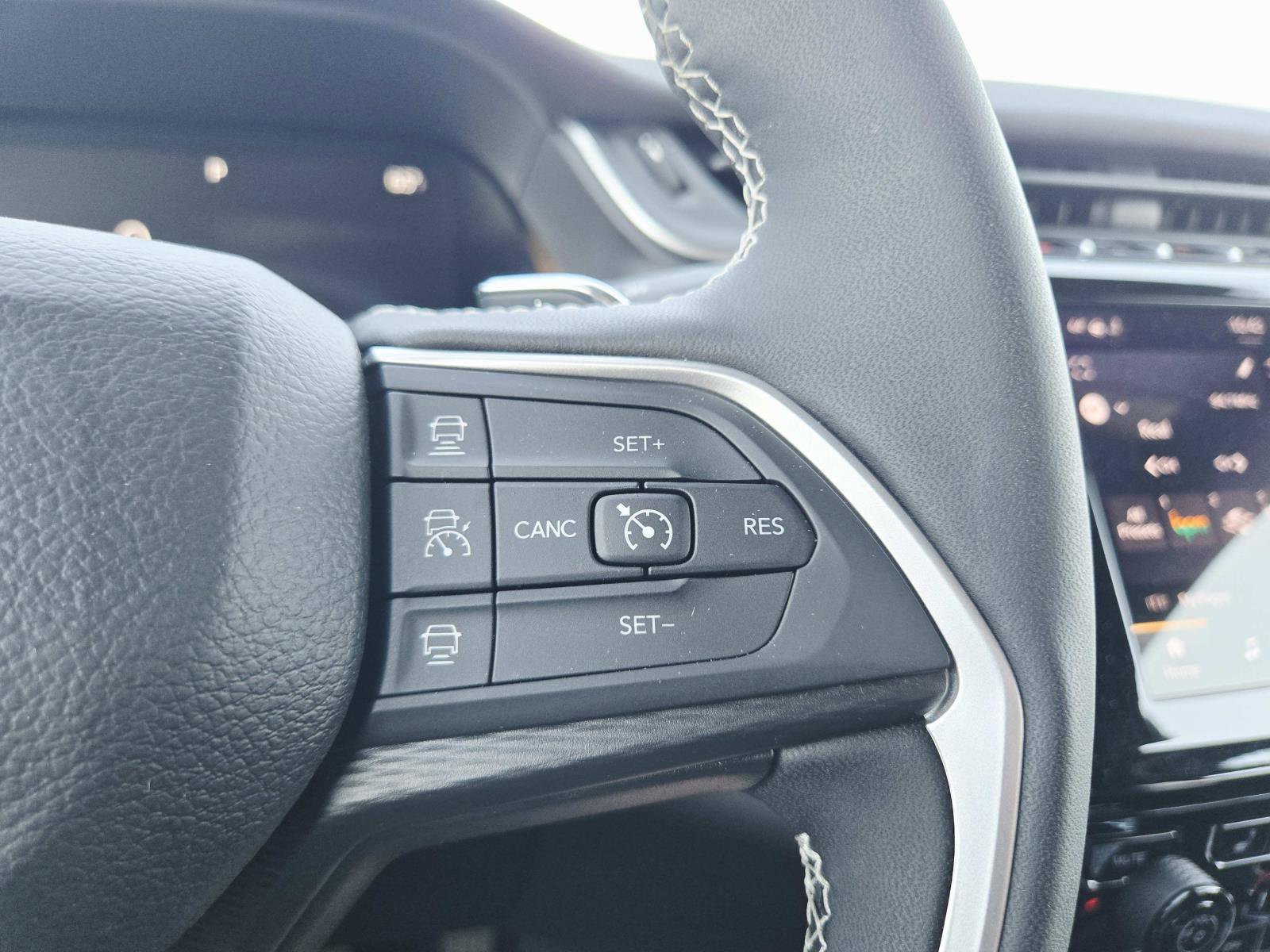 Used 2024 Jeep Grand Cherokee L Altitude AWD/4WD image 26