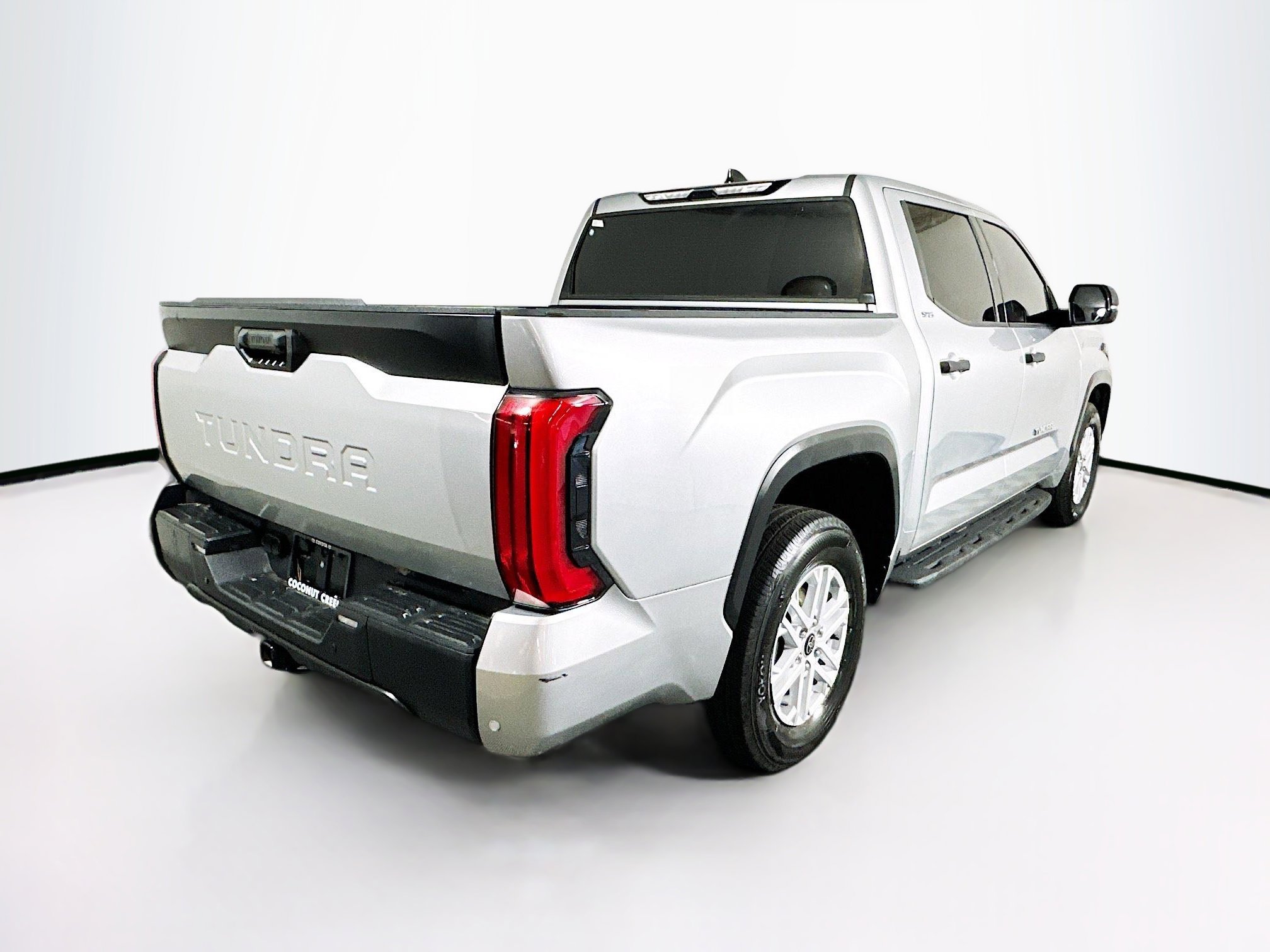 Used 2022 Toyota Tundra SR5 w/ Convenience Package image 3