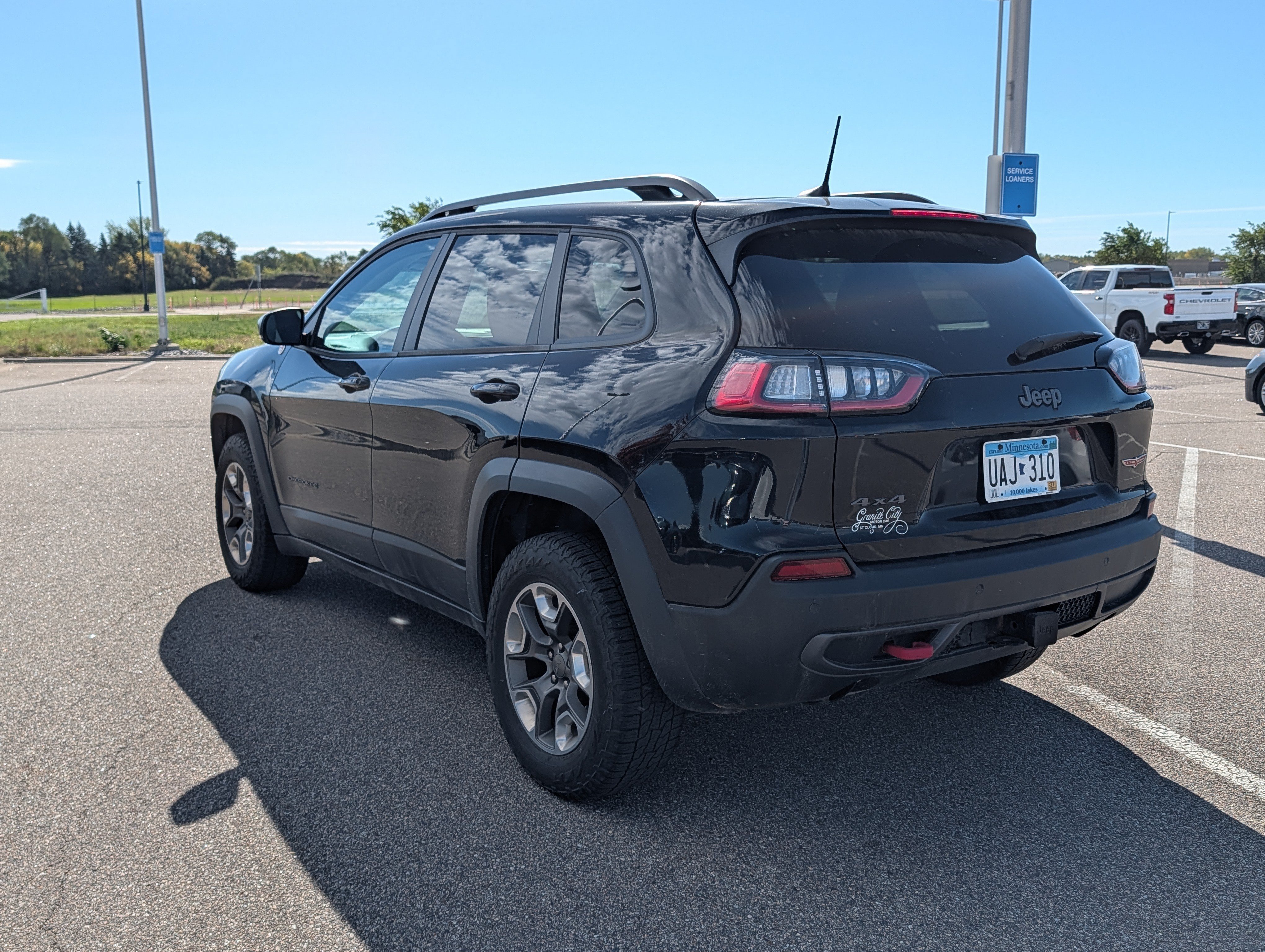 Used 2019 Jeep Cherokee Trailhawk w/ Cold Weather Group AWD/4WD image 3