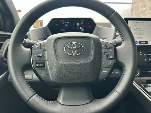 Used 2024 Toyota bZ4X FWD image 27