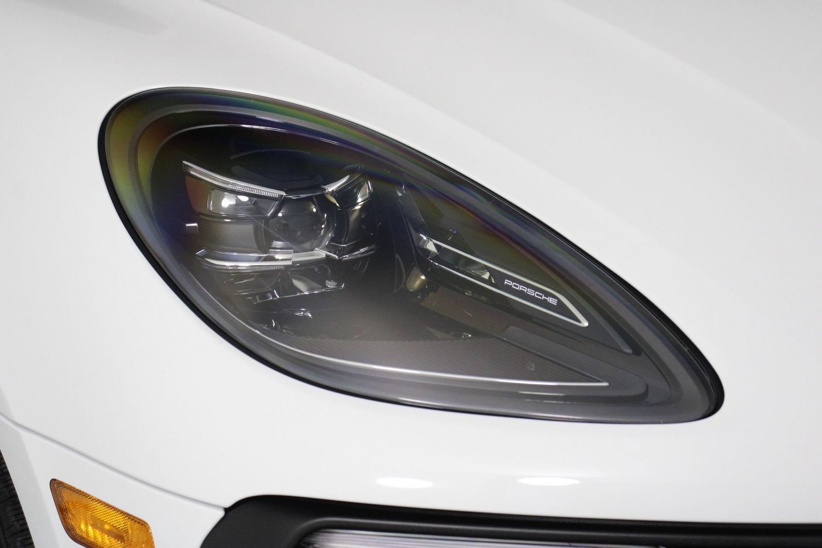 Certified 2026 Porsche Macan AWD/4WD image 28