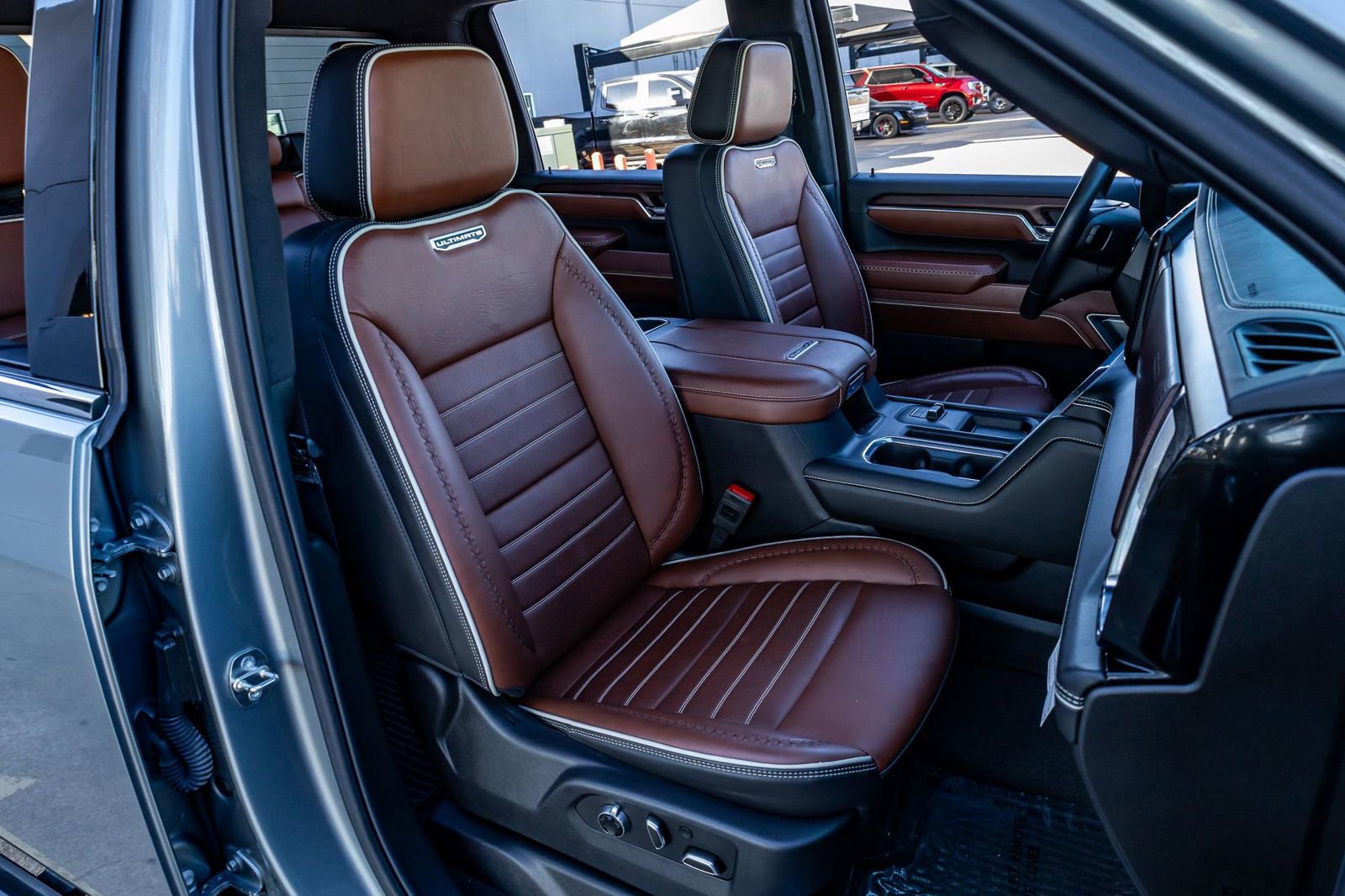 Used 2024 GMC Sierra 3500 Denali Ultimate AWD/4WD image 29
