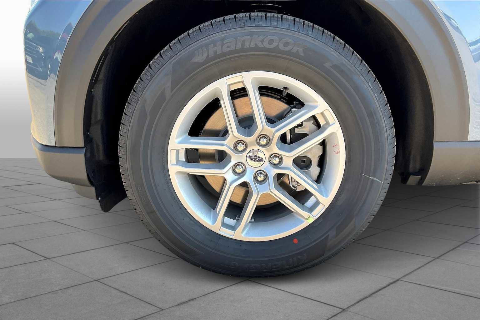 New 2025 Ford Explorer Active image 11