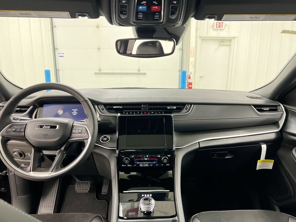 Used 2023 Jeep Grand Cherokee L Altitude AWD/4WD image 10