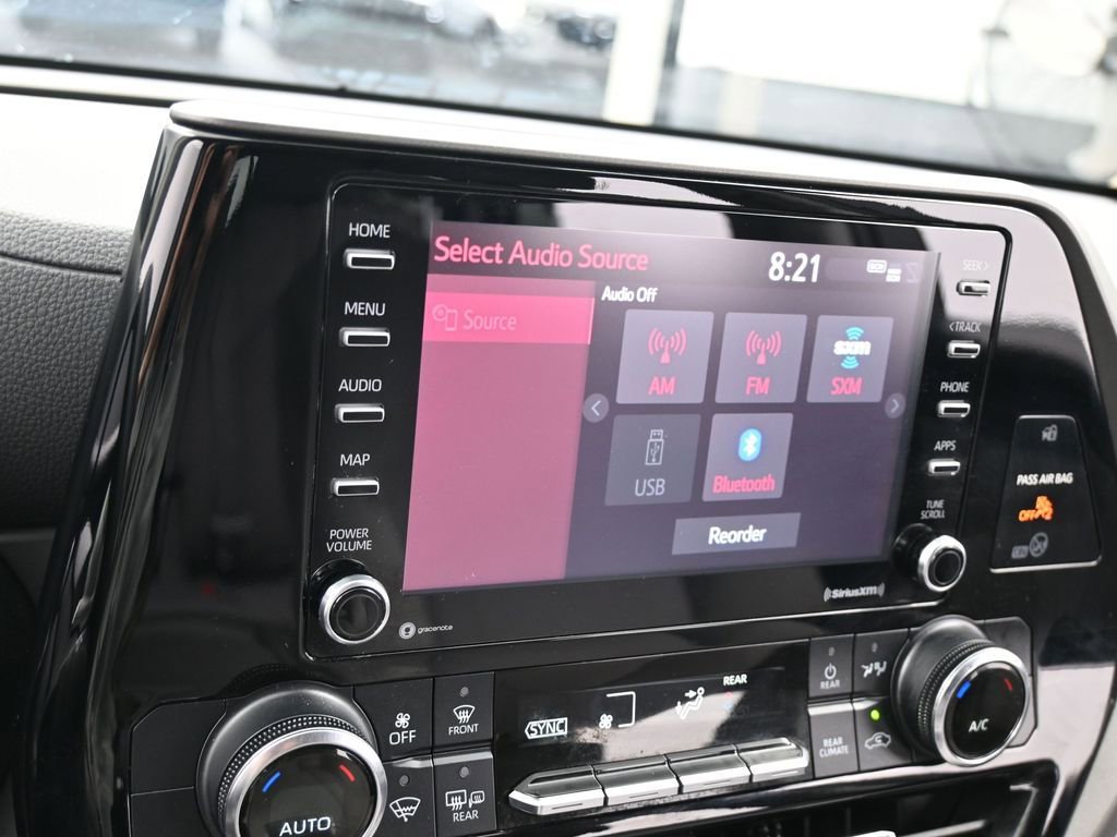 Used 2022 Toyota Highlander L image 17