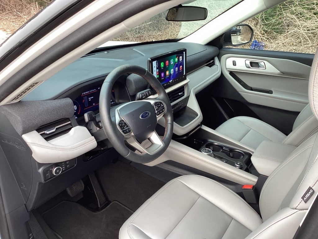 Used 2025 Ford Explorer Active w/ Active Comfort Package image 31