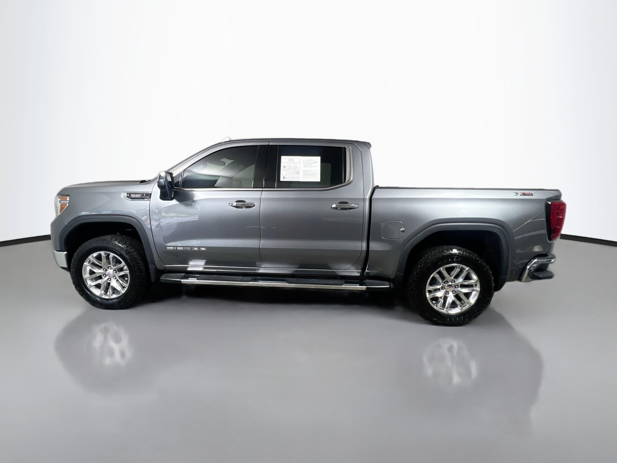 Used 2022 GMC Sierra 1500 SLT w/ SLT Premium Plus Package AWD/4WD image 9