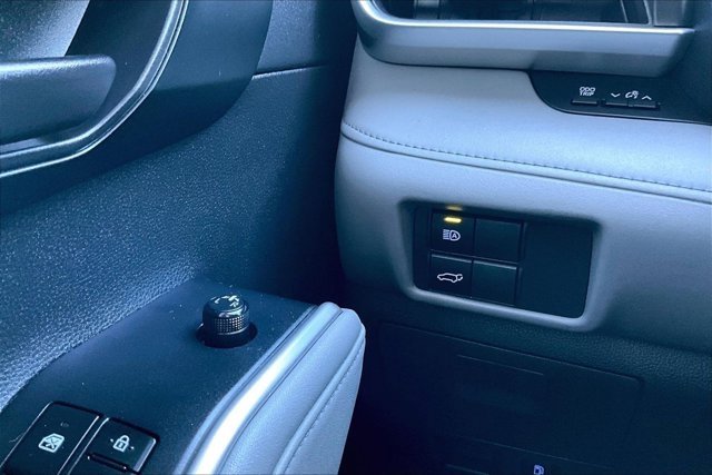 Used 2020 Toyota Highlander LE image 16