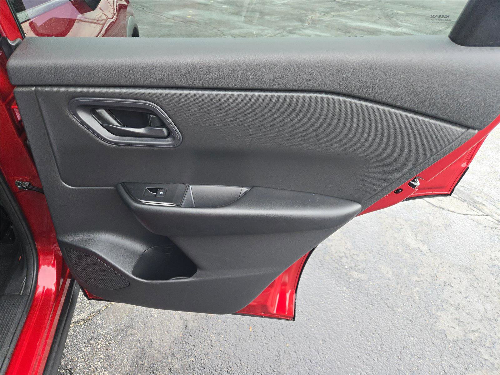 Used 2024 Nissan Rogue S image 9