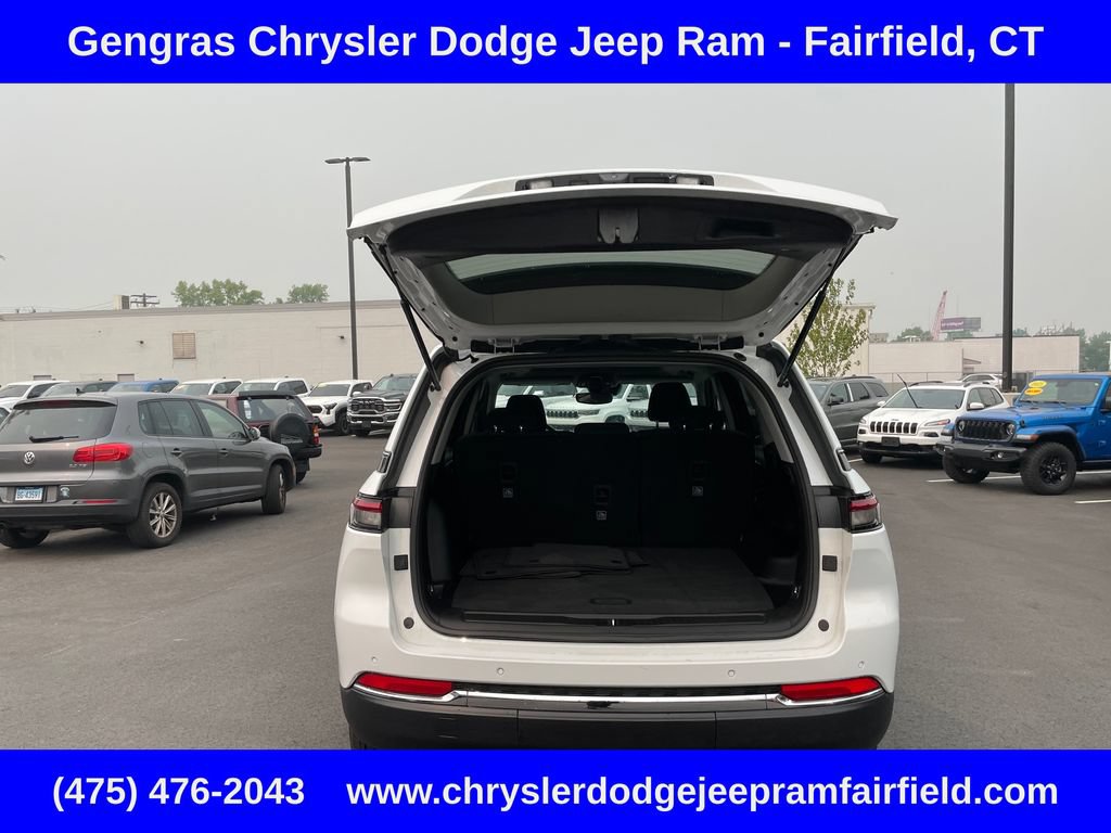 Certified 2023 Jeep Grand Cherokee Laredo X AWD/4WD image 29