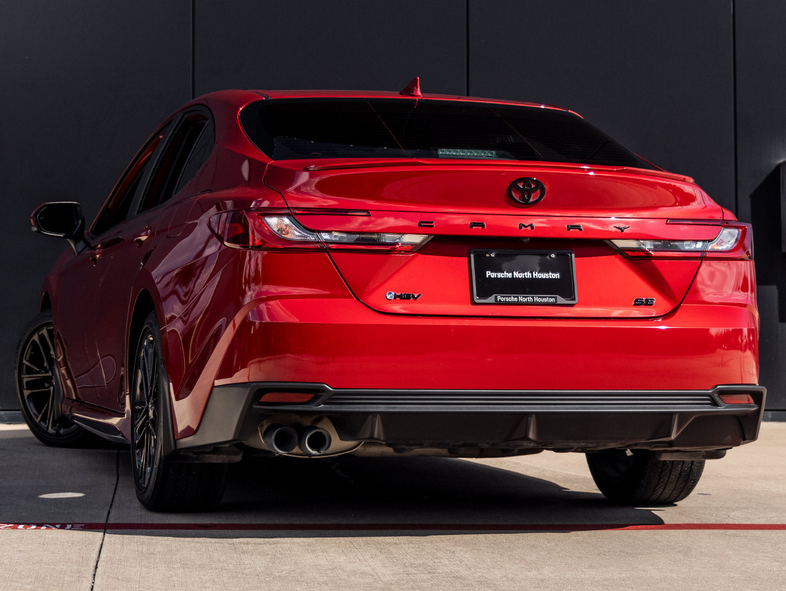 Used 2025 Toyota Camry SE w/ Convenience Package FWD image 6