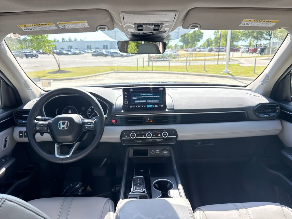 Used 2025 Honda Pilot Touring image 17