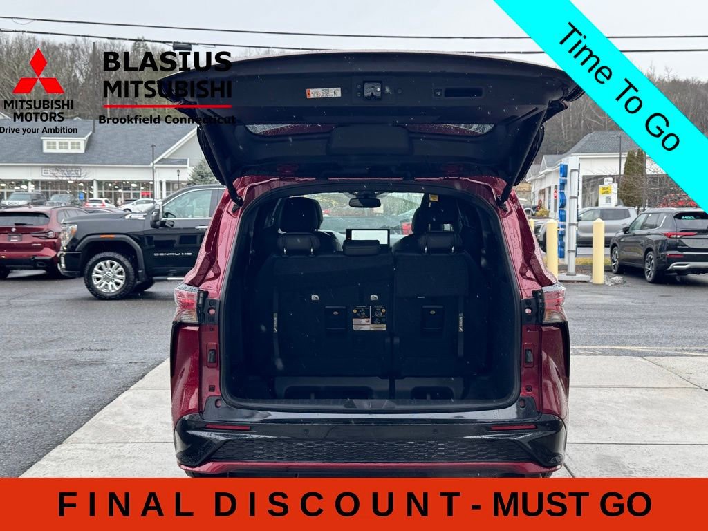 Used 2025 Toyota Sienna XSE w/ XSE Plus Package FWD image 36