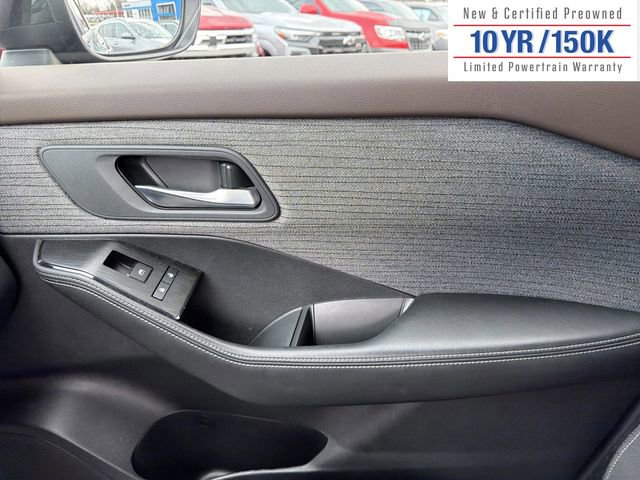 Used 2023 Nissan Rogue SV image 25