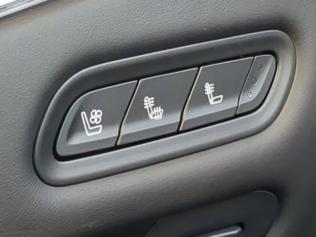 Used 2024 Cadillac Escalade V w/ LPO, ONYX Package image 31