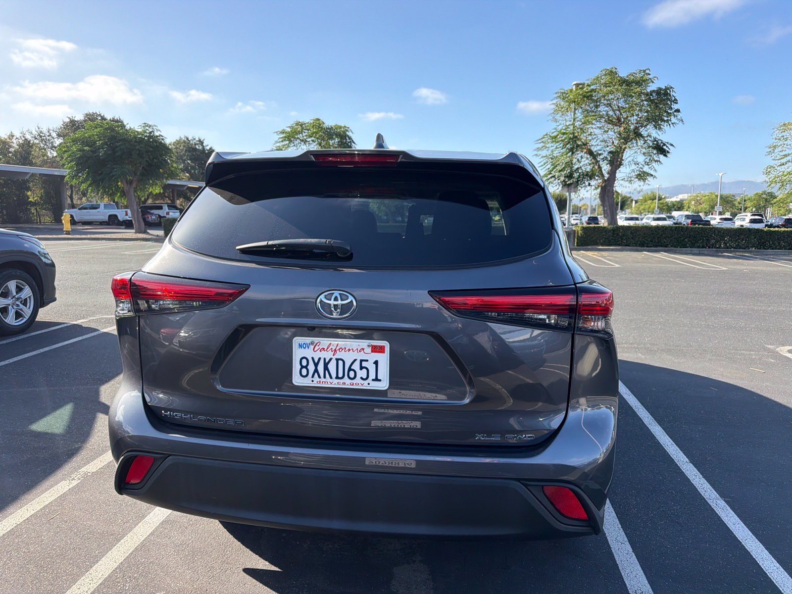 Used 2022 Toyota Highlander XLE AWD/4WD image 5