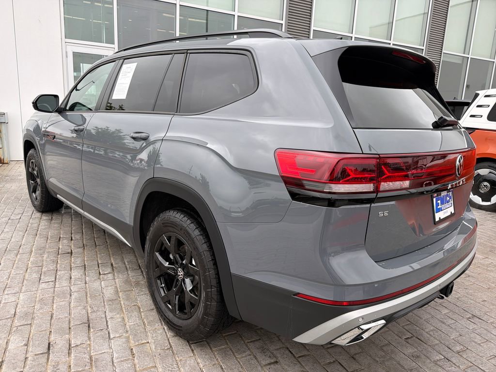 Certified 2025 Volkswagen Atlas Peak Edition SE AWD/4WD image 5