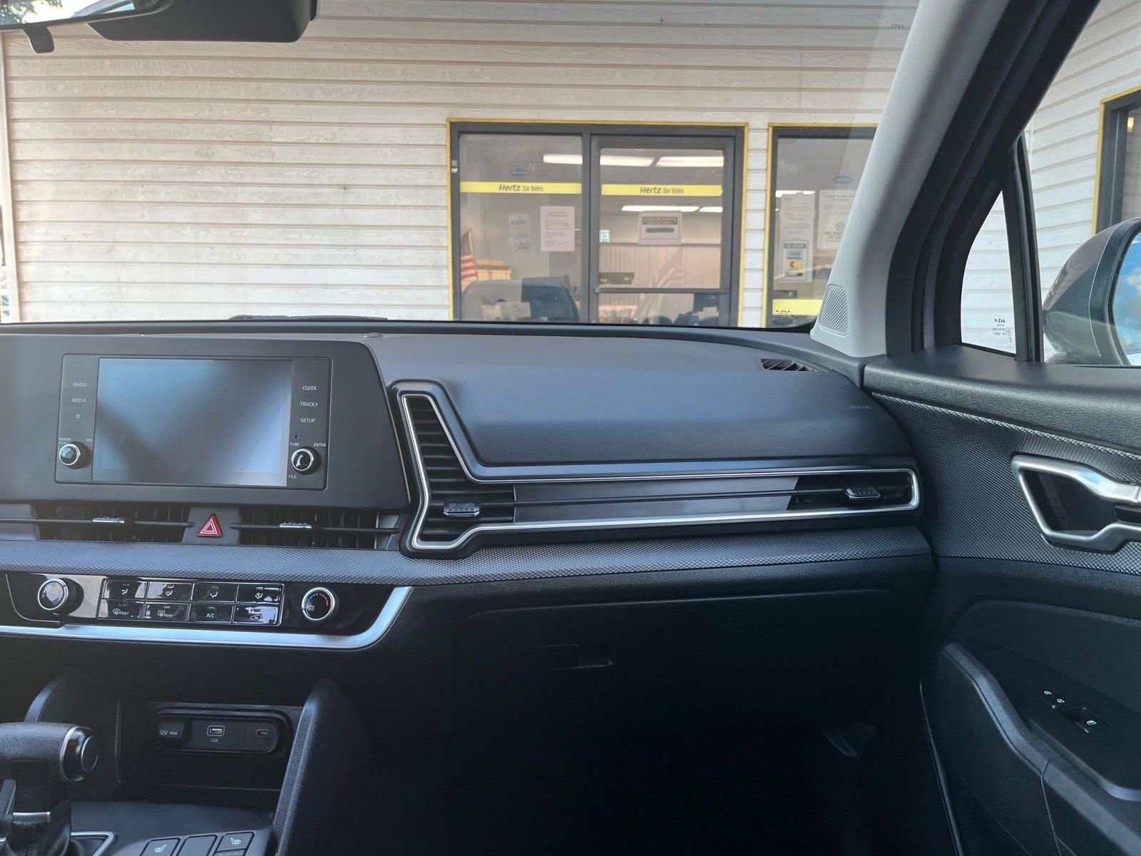 Used 2025 Kia Sportage LX image 34