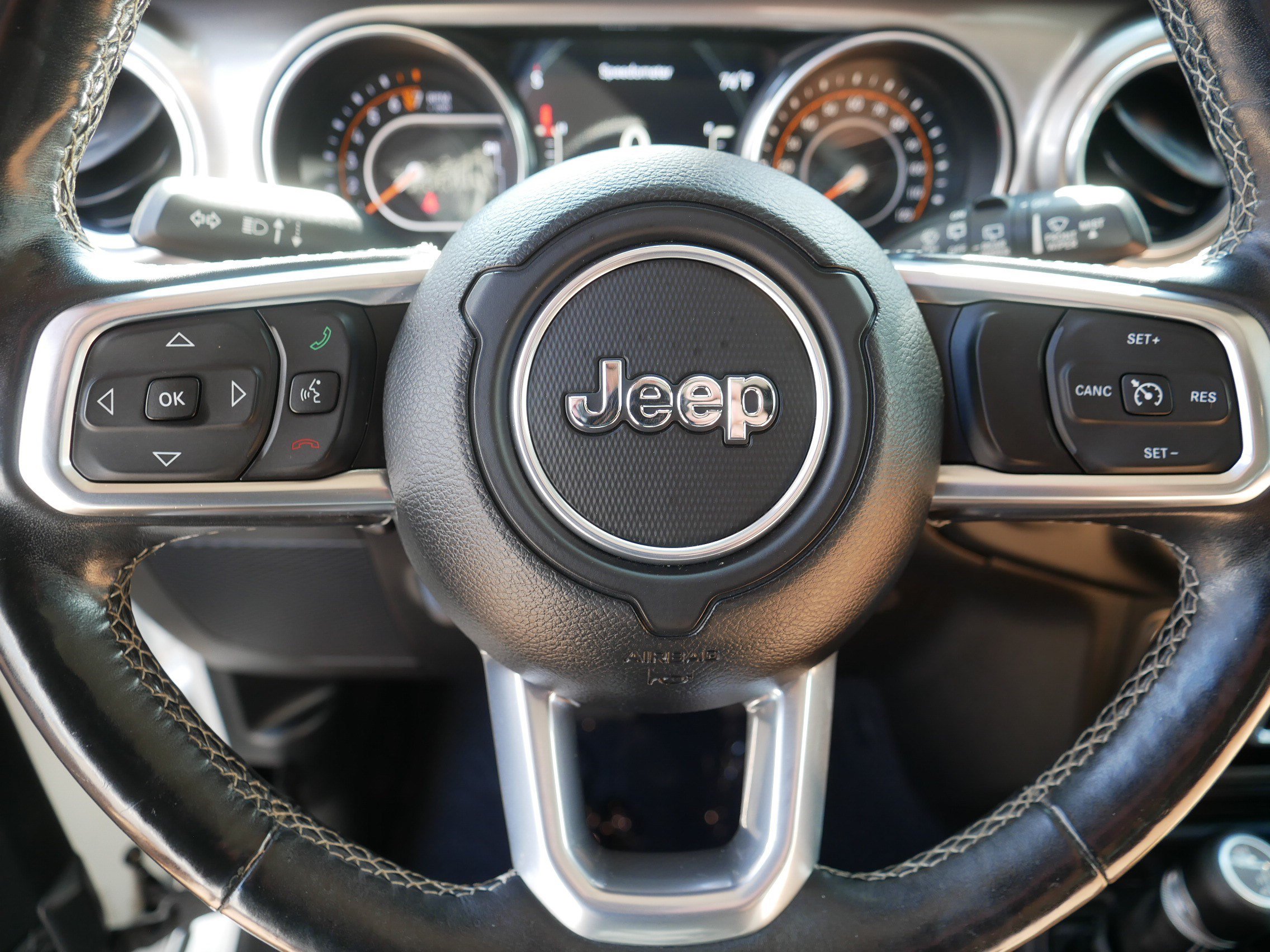 Used 2018 Jeep Wrangler Unlimited Sahara w/ Dual Top Group AWD/4WD image 25